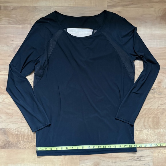 Long-Sleeved + Lightweight Black Mesh Tee: Lululemon - Picture 3 of 14